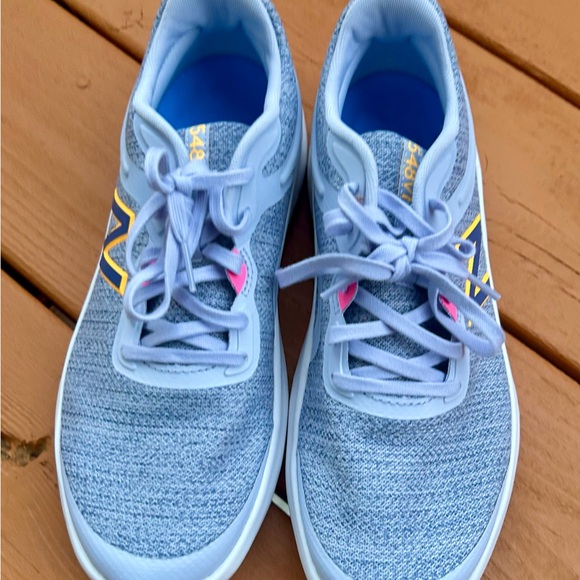 New balance women’s sneakers like new condition. Worn once size 10 - Picture 2 of 5